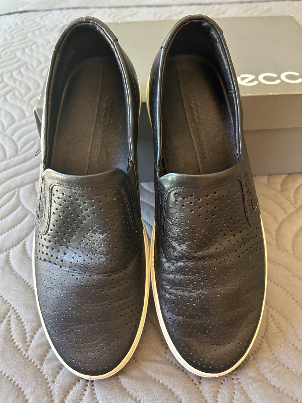 🖤 Ecco Black Soft Slip-On Loafers